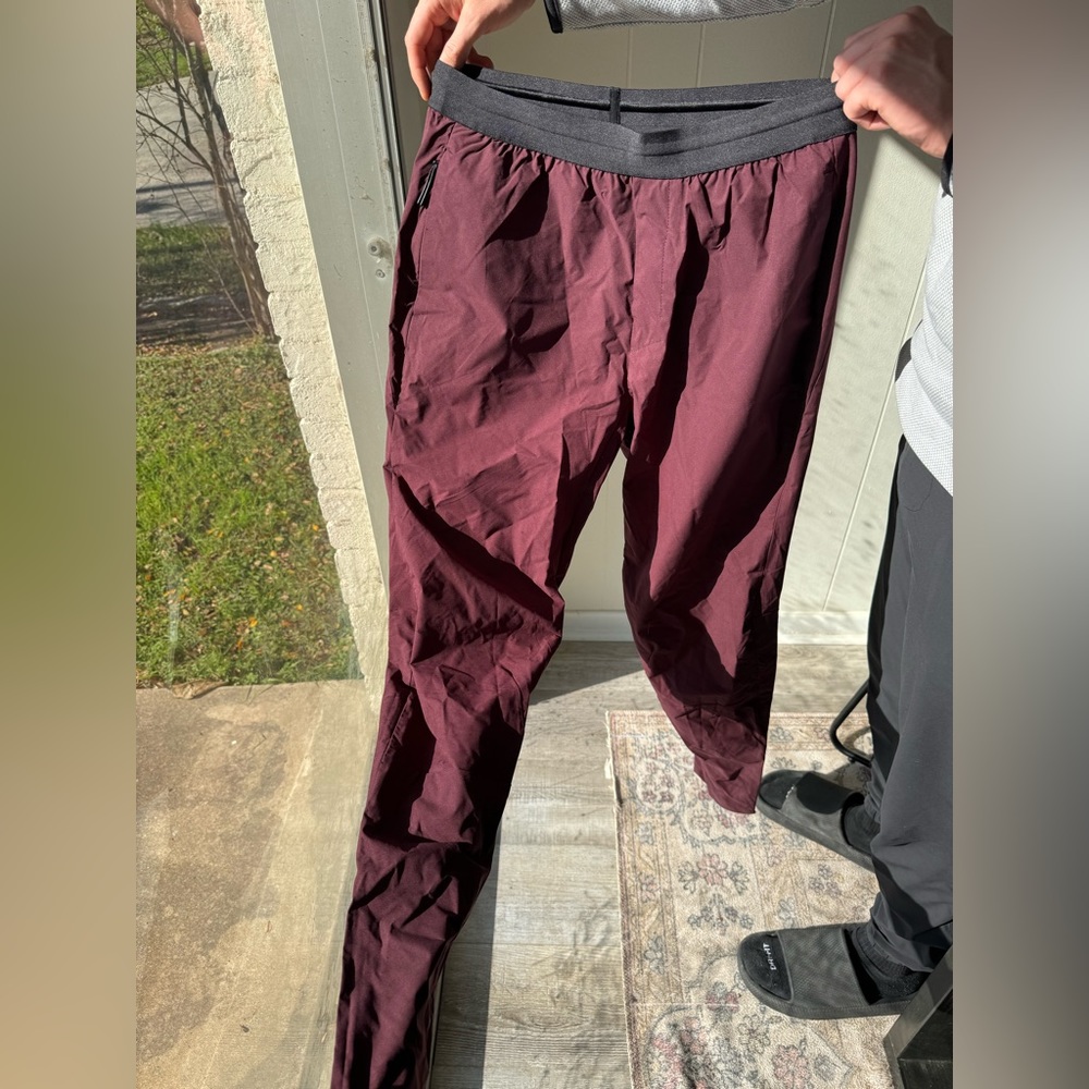Banana Republic Burgundy Motion Tech Joggers | Sz M | New Without Tags | NWOT